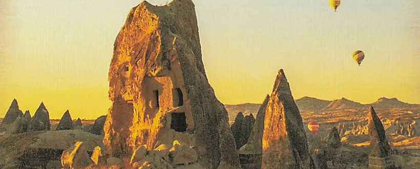 Felslandschaft Kappadokiens bei Sonnenuntergang